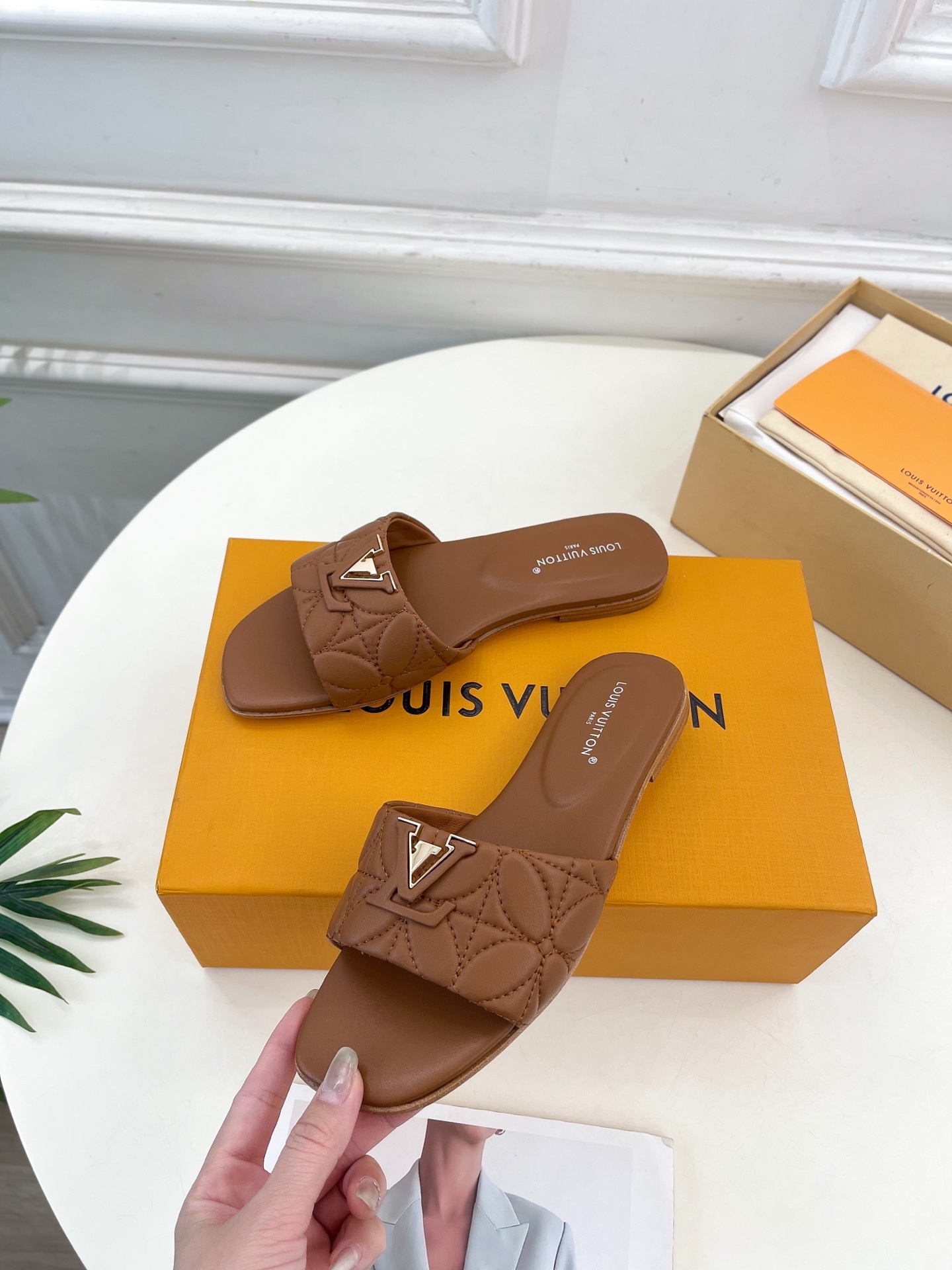 L Style embroidered letter buckle flat slippers