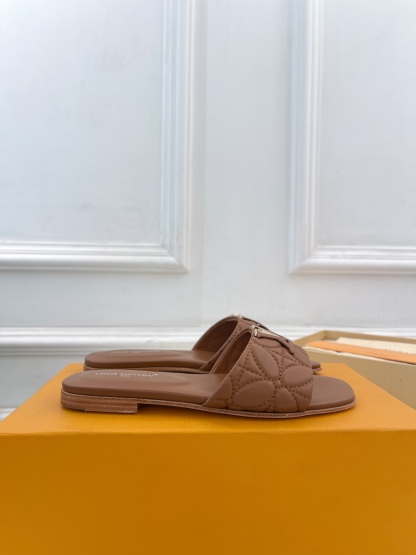 L Style embroidered letter buckle flat slippers