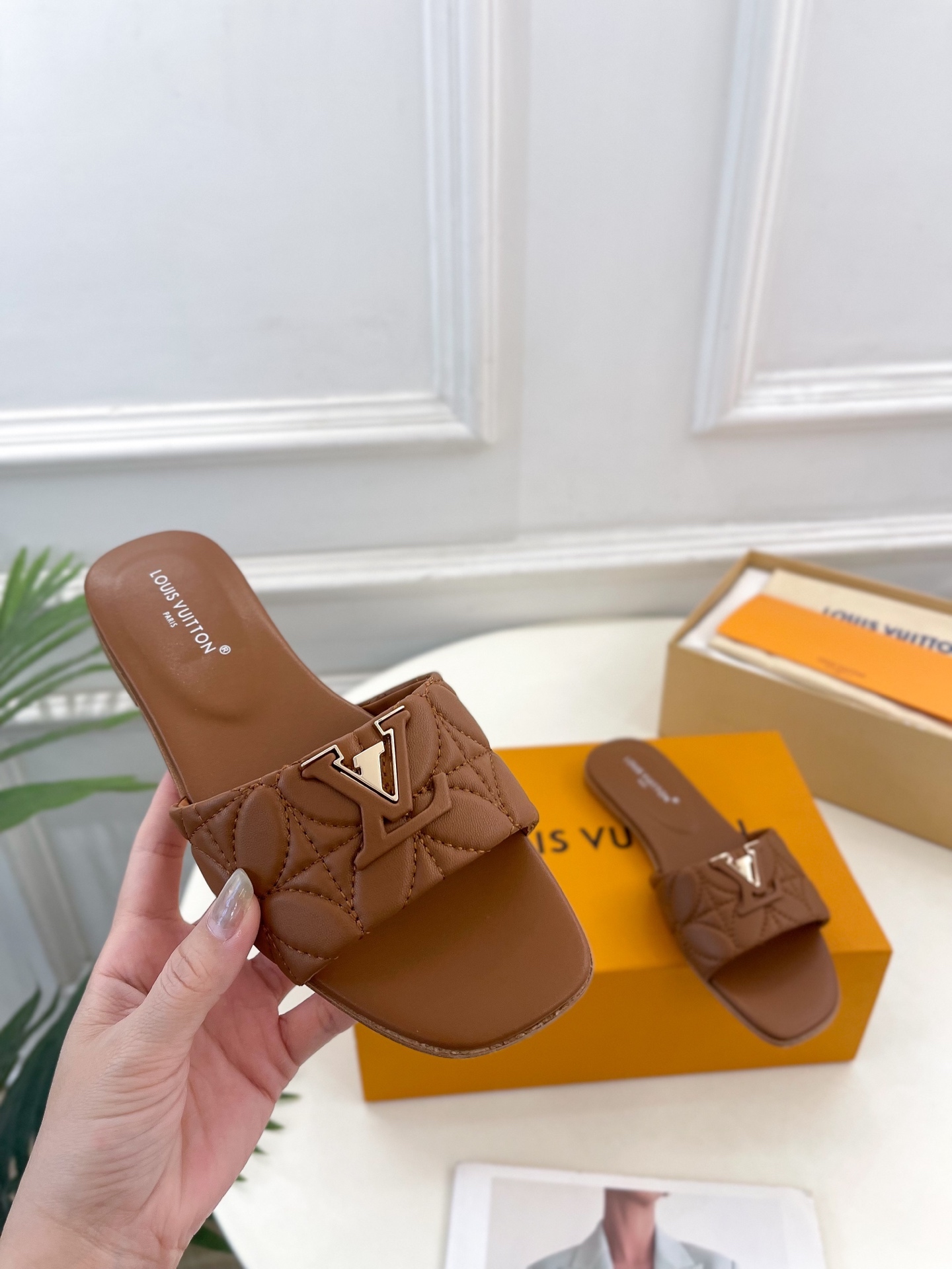 L Style embroidered letter buckle flat slippers