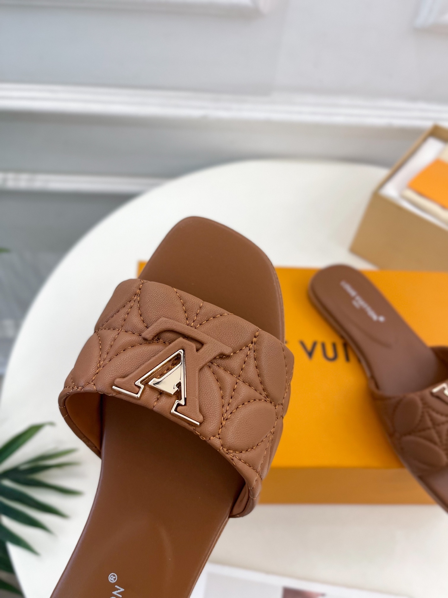 L Style embroidered letter buckle flat slippers