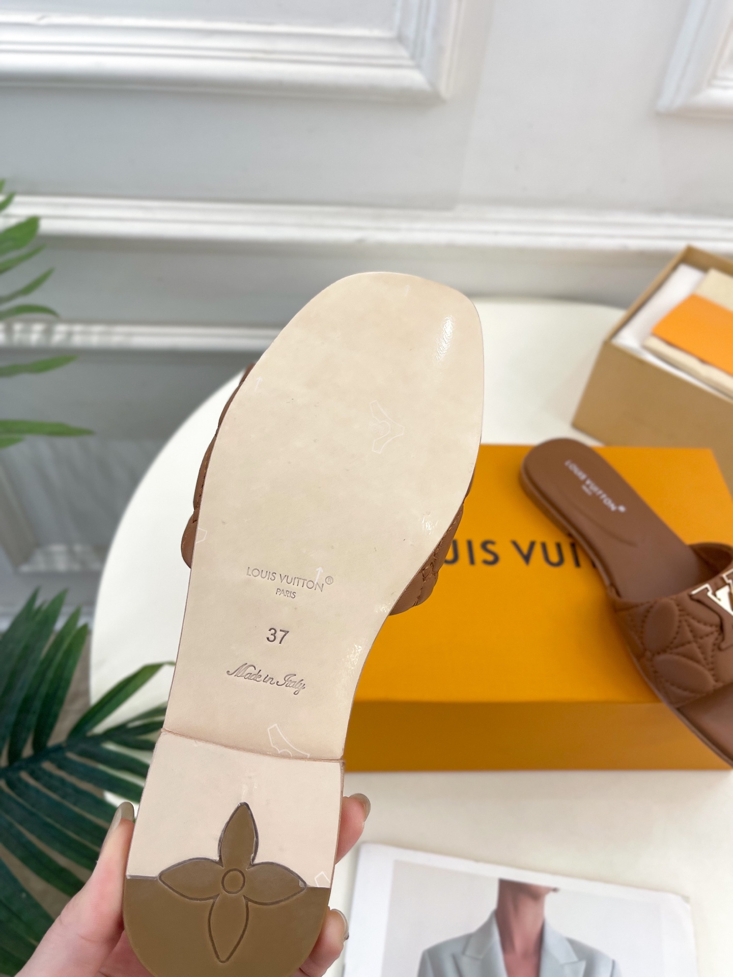 L Style embroidered letter buckle flat slippers