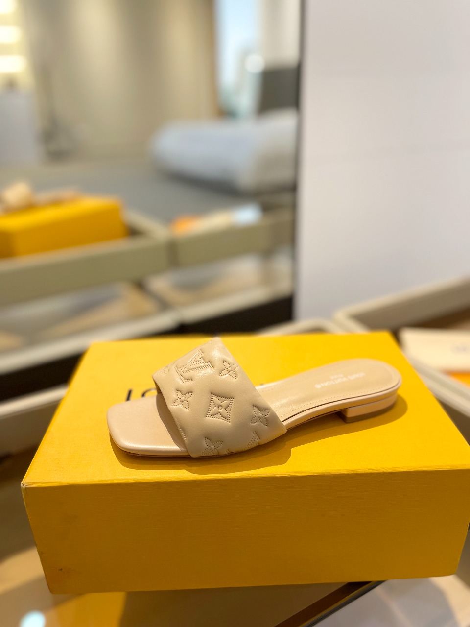 L Style Embossed Embroidery Women Slippers