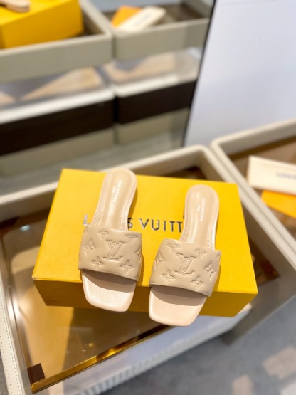 L Style Embossed Embroidery Women Slippers