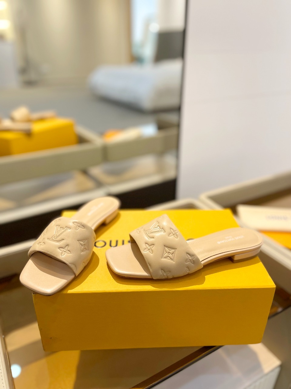 L Style Embossed Embroidery Women Slippers