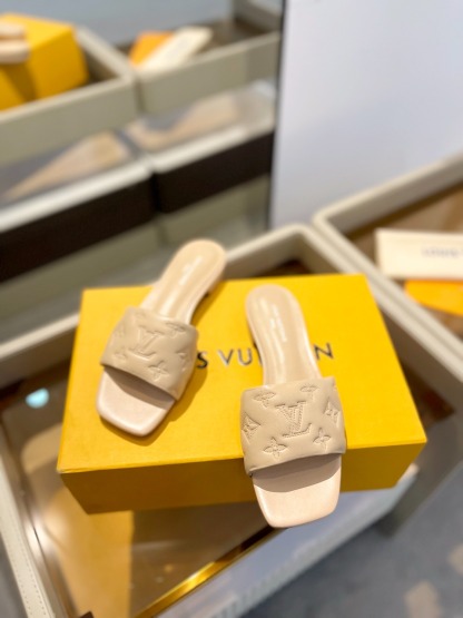 L Style Embossed Embroidery Women Slippers