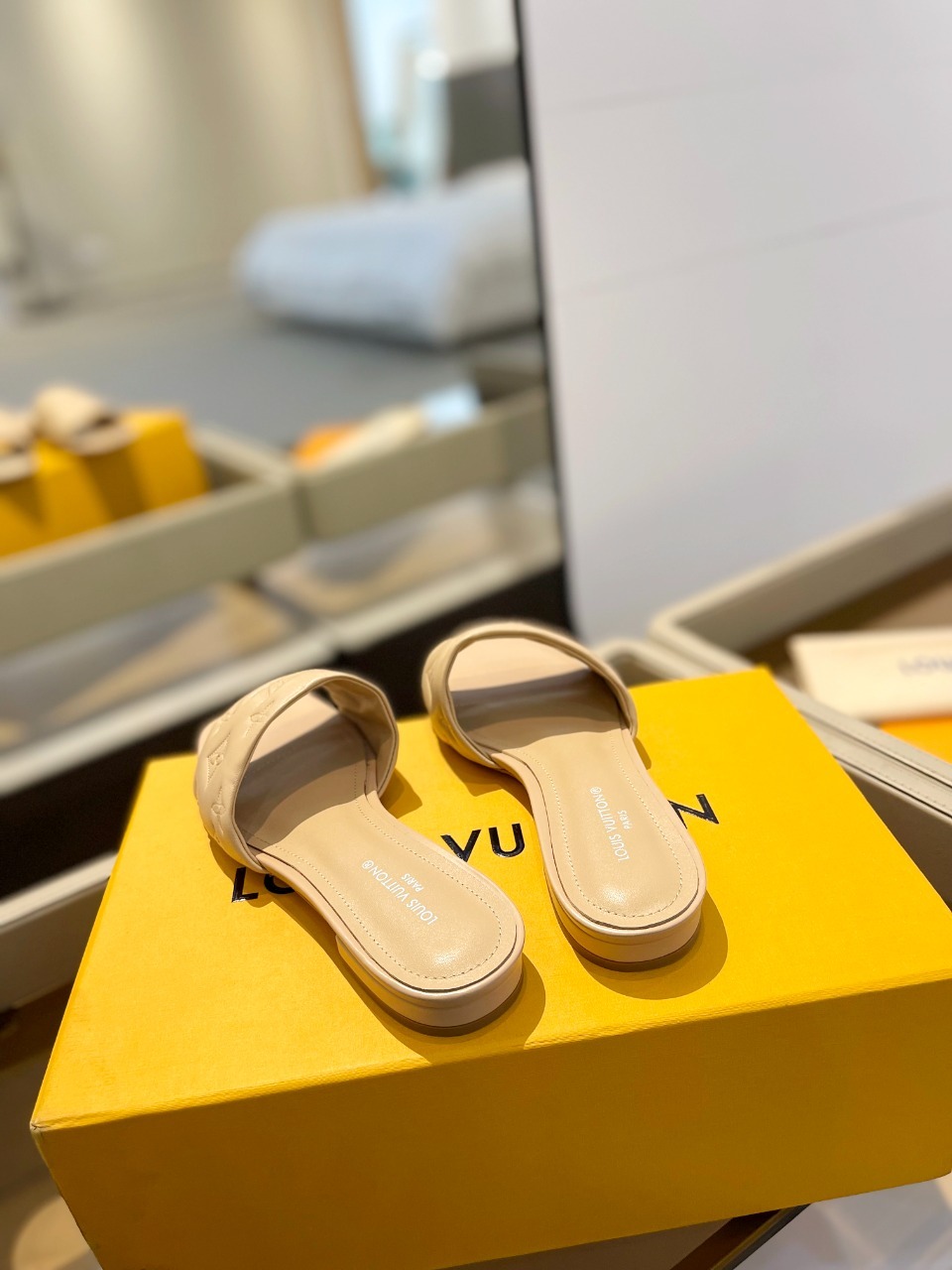 L Style Embossed Embroidery Women Slippers