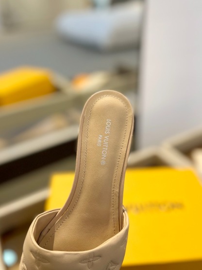 L Style Embossed Embroidery Women Slippers