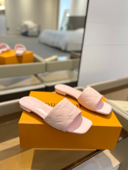 L Style Embossed Embroidery Women Slippers