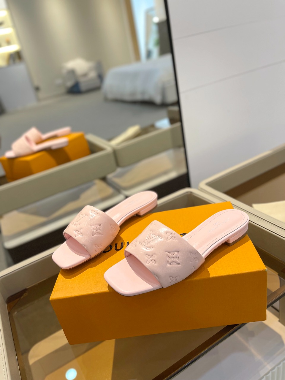 L Style Embossed Embroidery Women Slippers