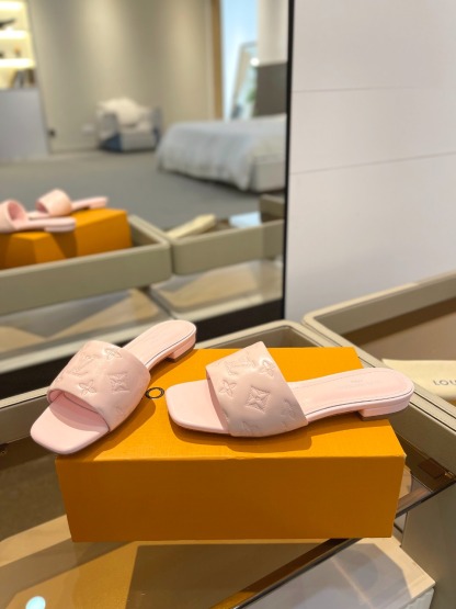 L Style Embossed Embroidery Women Slippers