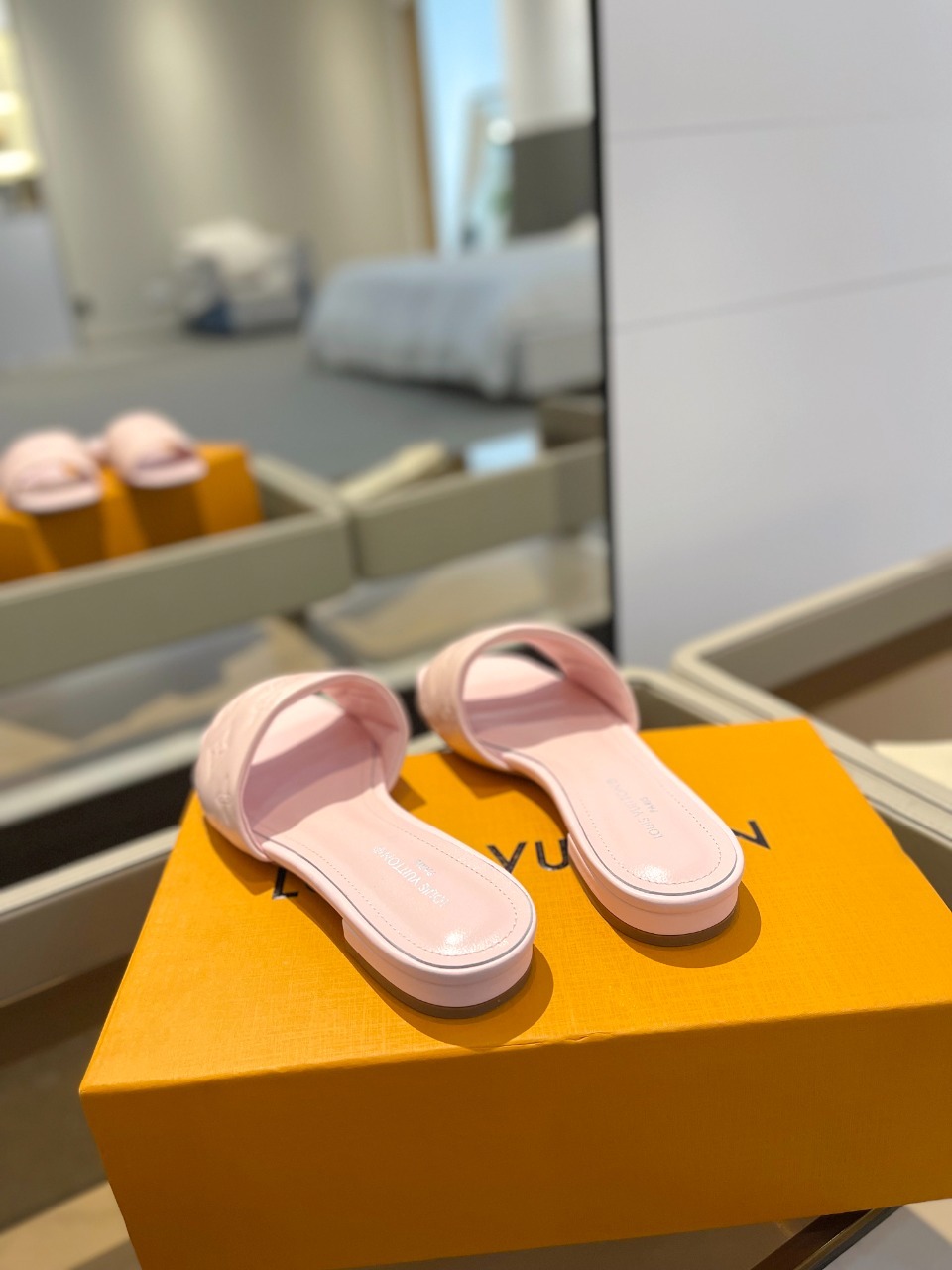 L Style Embossed Embroidery Women Slippers