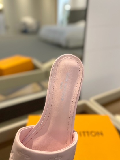 L Style Embossed Embroidery Women Slippers