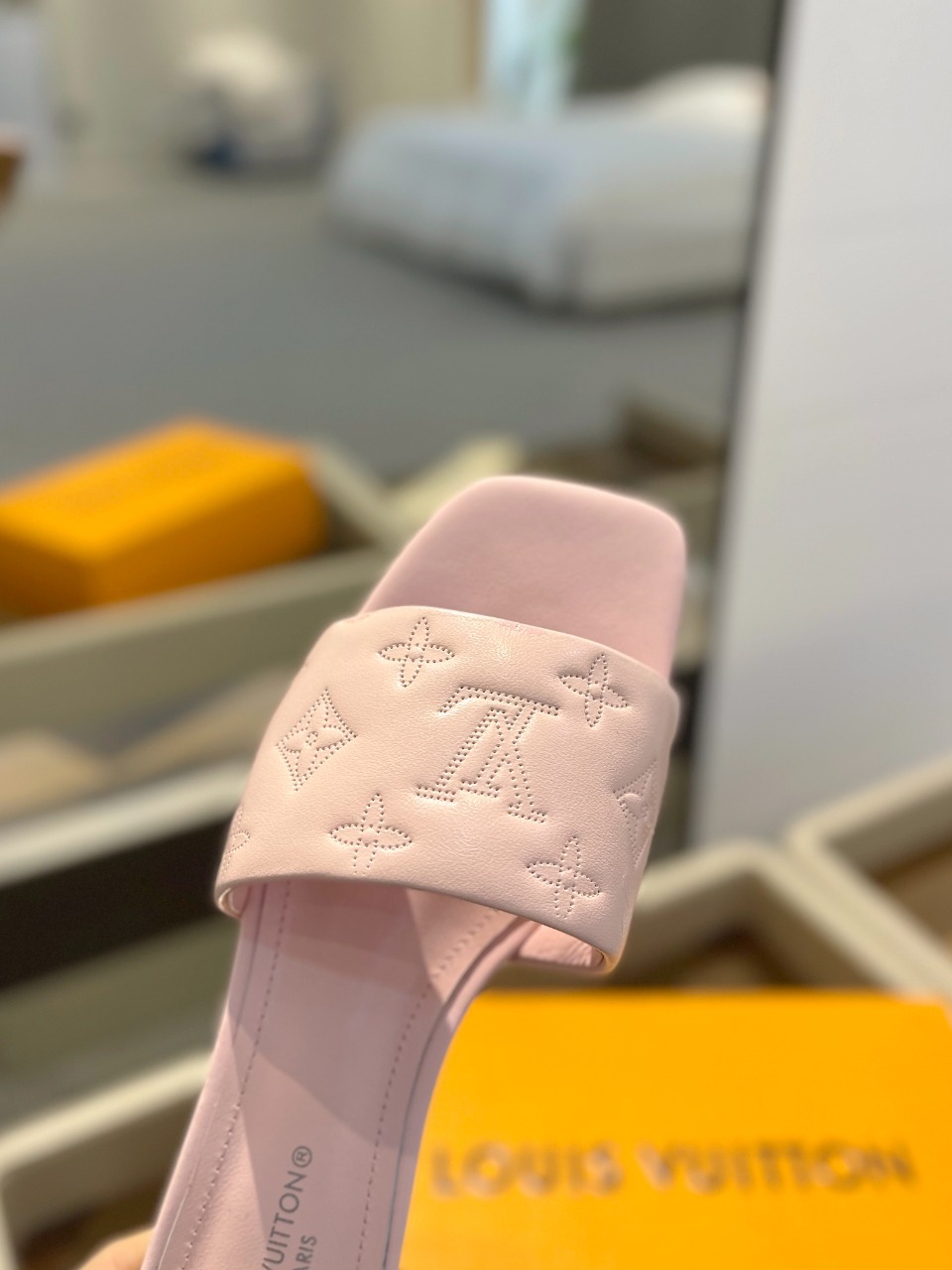 L Style Embossed Embroidery Women Slippers