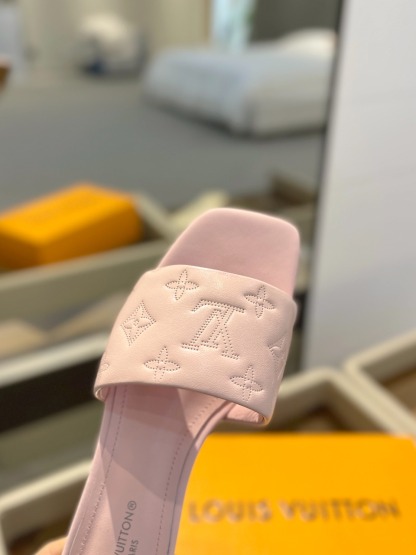 L Style Embossed Embroidery Women Slippers