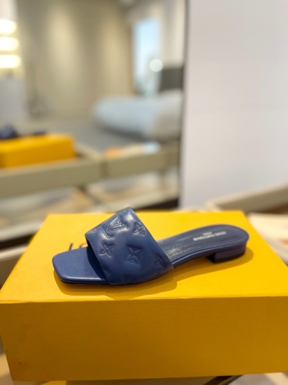 L Style Embossed Embroidery Women Slippers