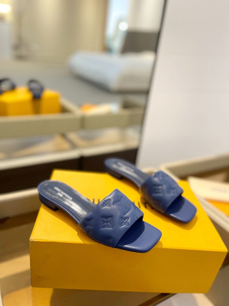 L Style Embossed Embroidery Women Slippers