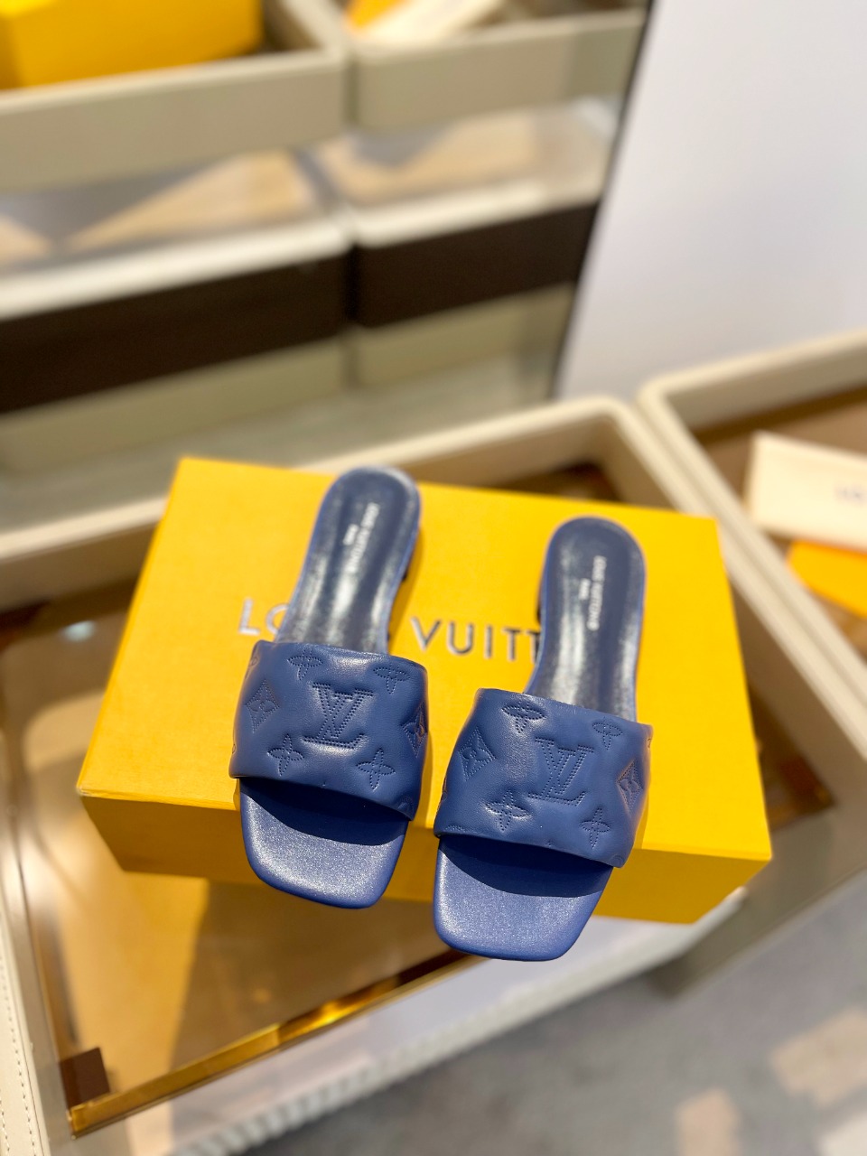 L Style Embossed Embroidery Women Slippers