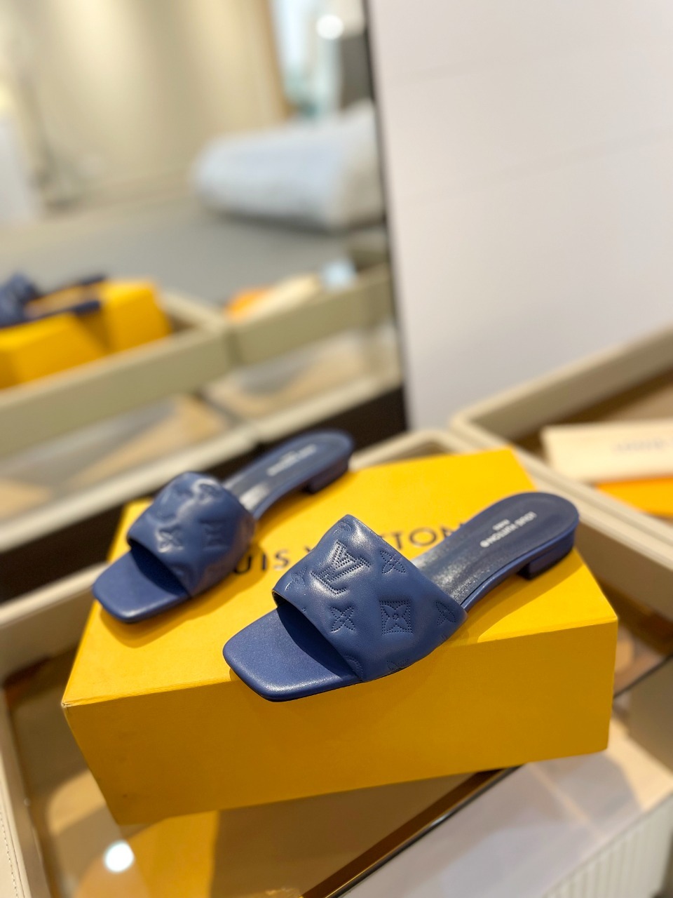 L Style Embossed Embroidery Women Slippers