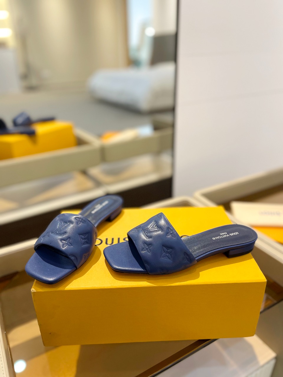 L Style Embossed Embroidery Women Slippers