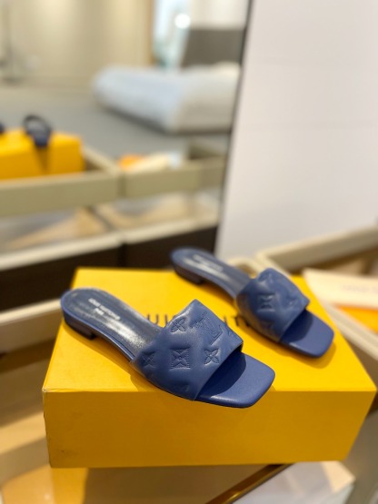 L Style Embossed Embroidery Women Slippers