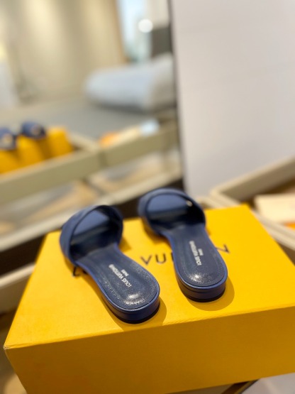 L Style Embossed Embroidery Women Slippers