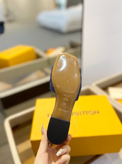 L Style Embossed Embroidery Women Slippers