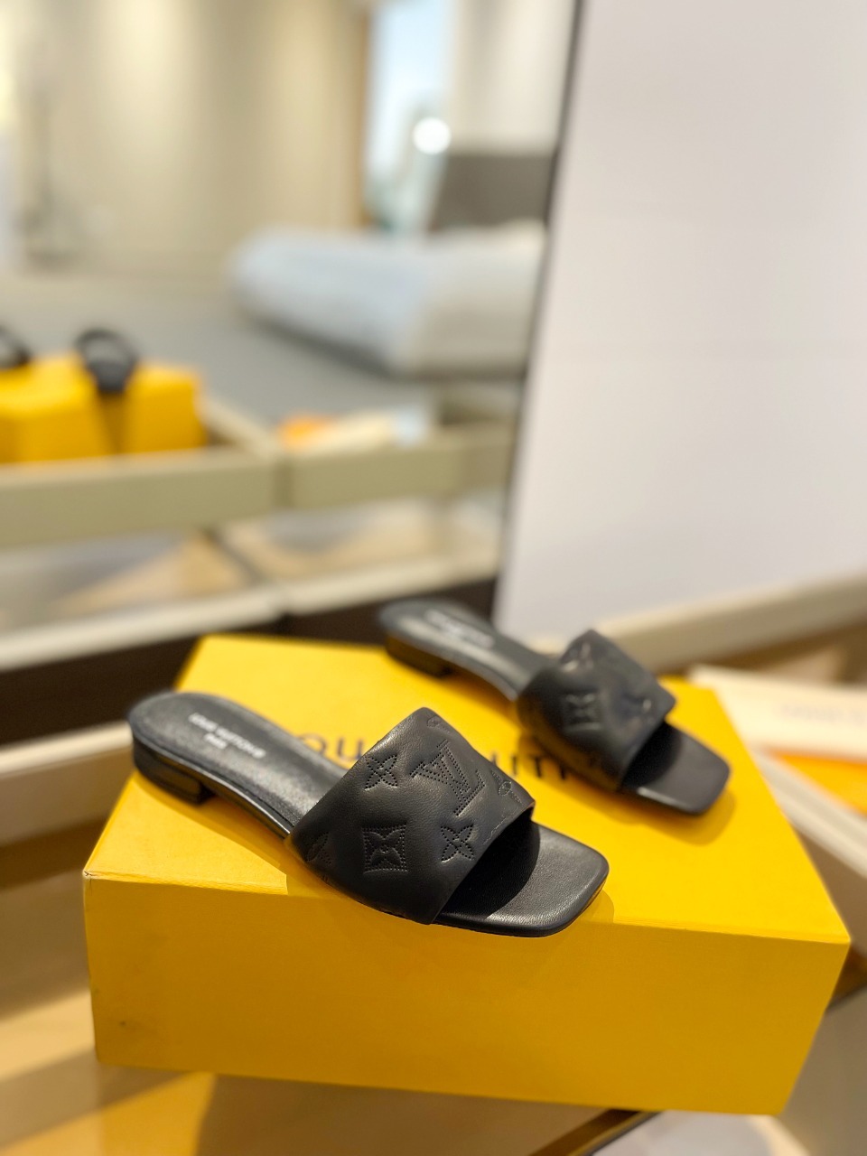 L Style Embossed Embroidery Women Slippers