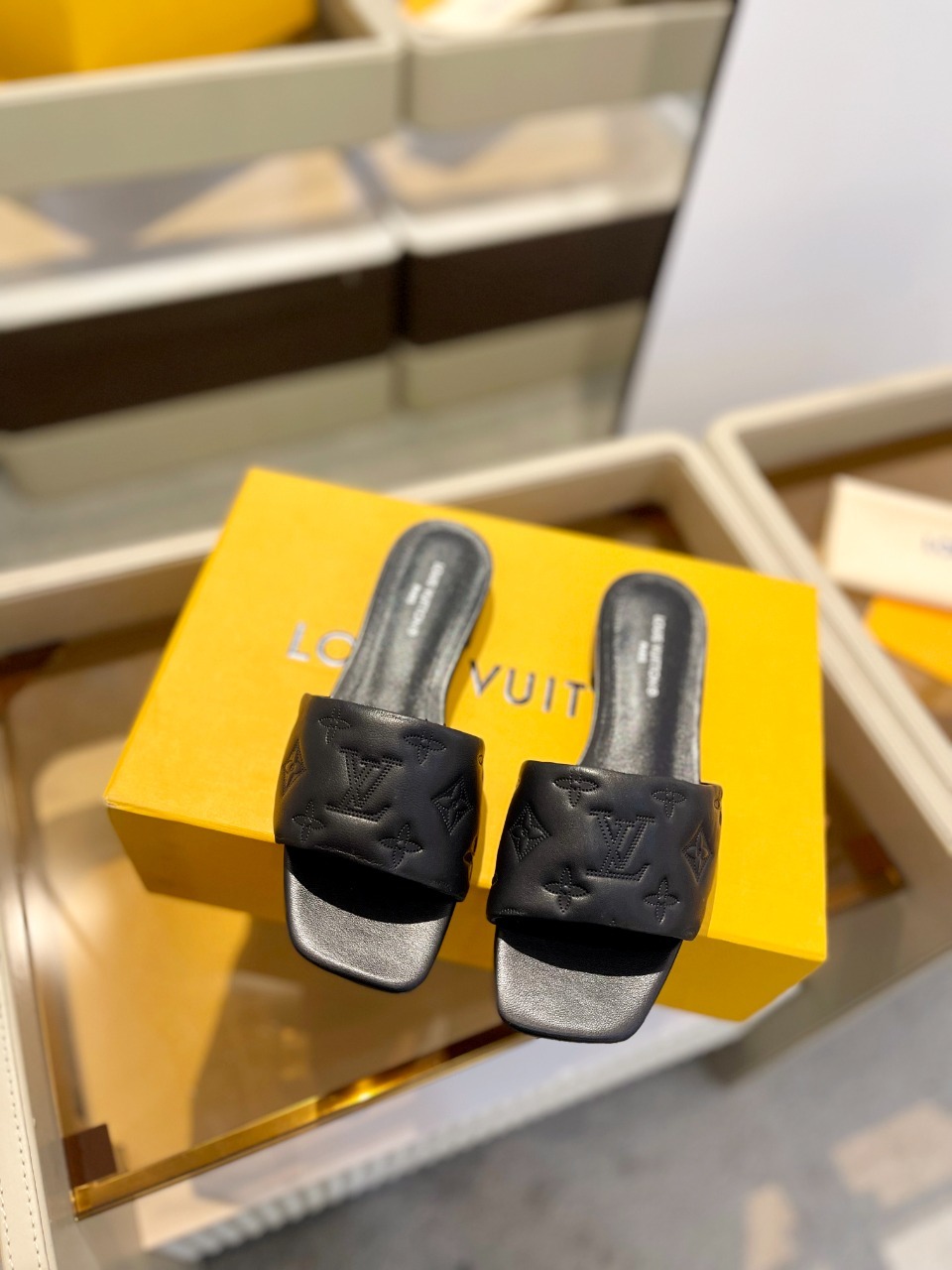 L Style Embossed Embroidery Women Slippers