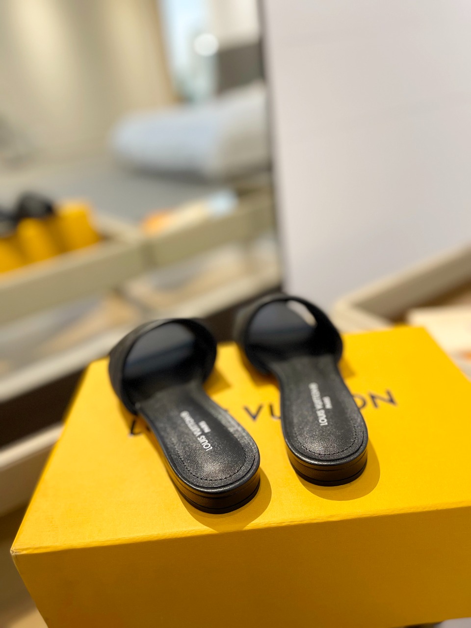 L Style Embossed Embroidery Women Slippers