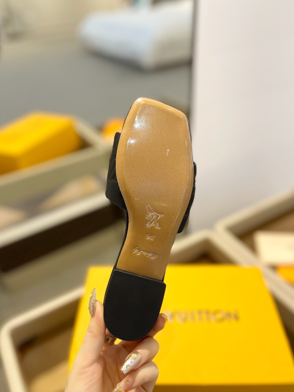 L Style Embossed Embroidery Women Slippers