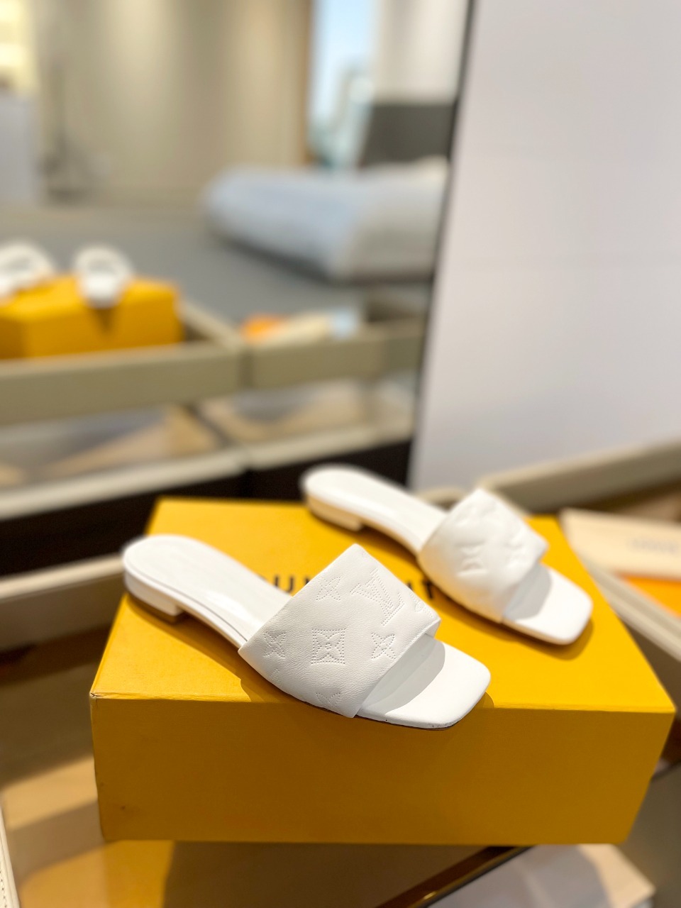 L Style Embossed Embroidery Women Slippers