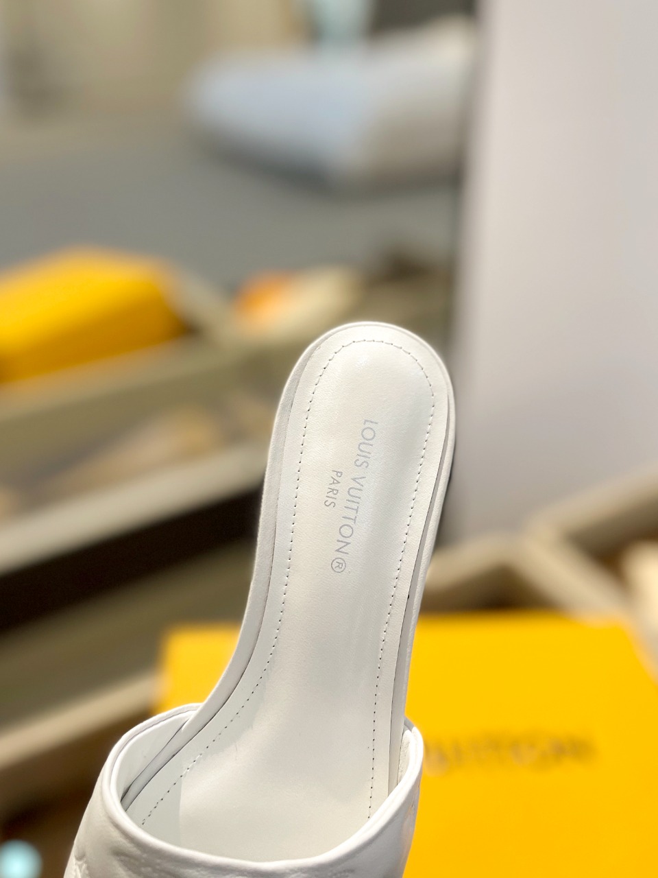 L Style Embossed Embroidery Women Slippers