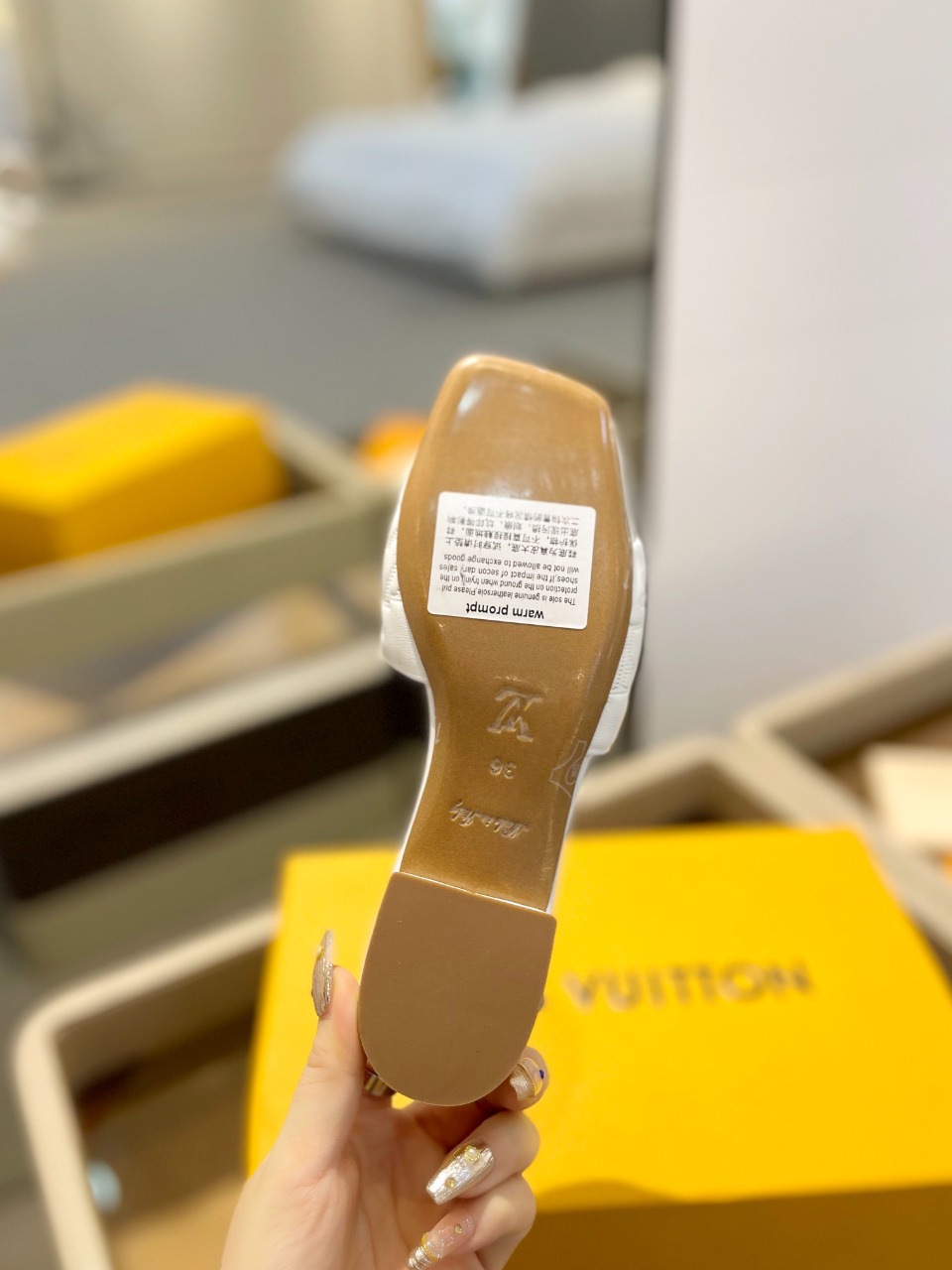 L Style Embossed Embroidery Women Slippers