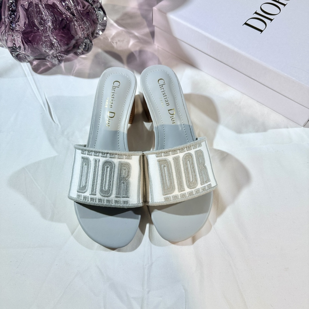 D Style 3D embroidery letters slippers 4.5cm