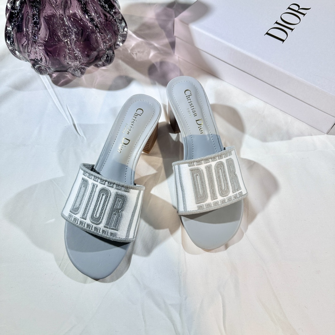 D Style 3D embroidery letters slippers 4.5cm