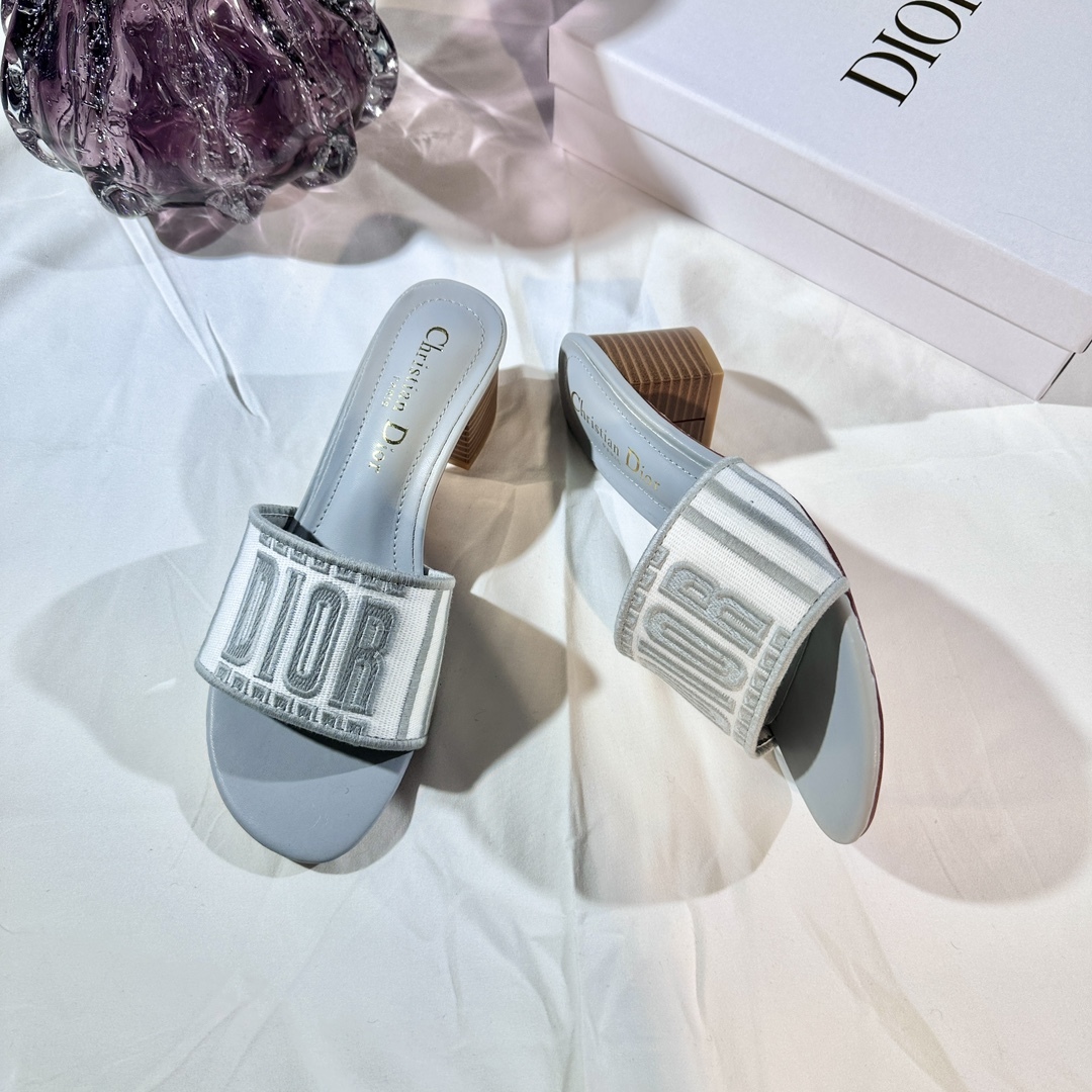 D Style 3D embroidery letters slippers 4.5cm