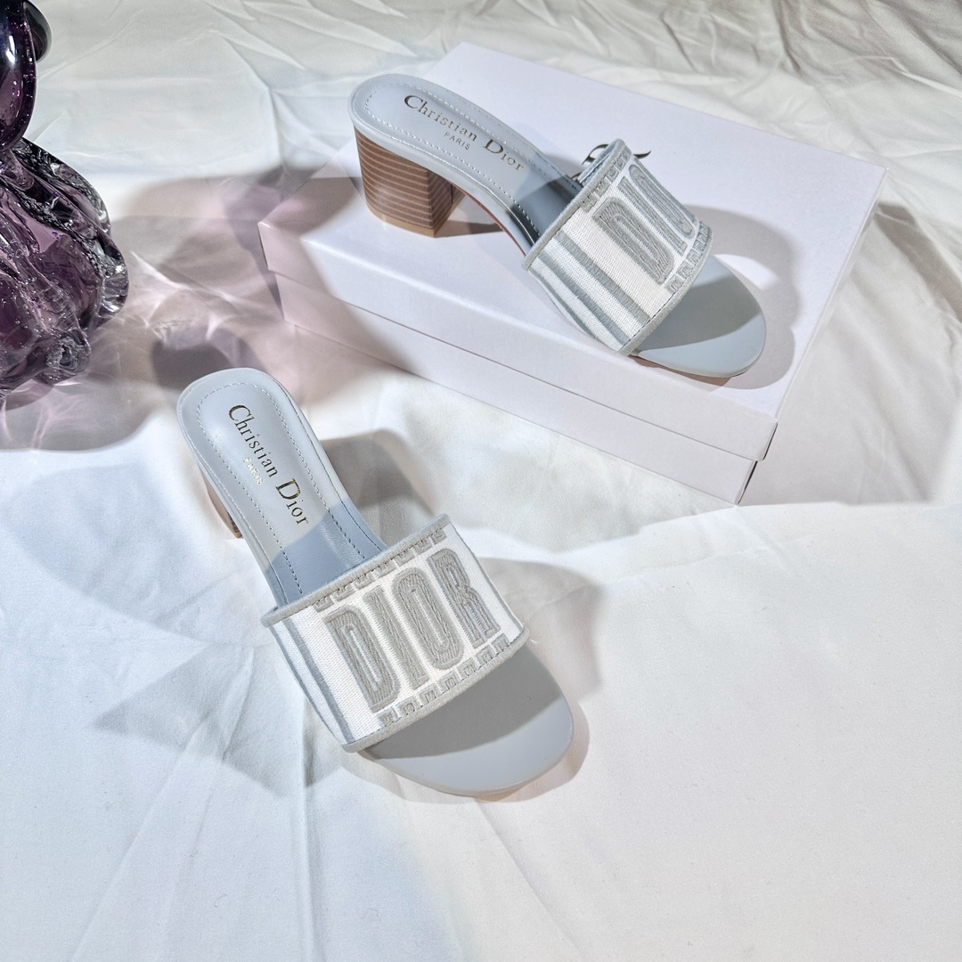 D Style 3D embroidery letters slippers 4.5cm