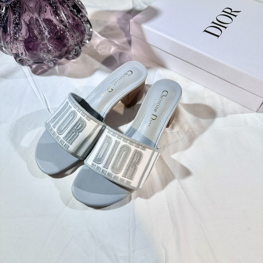 D Style 3D embroidery letters slippers 4.5cm