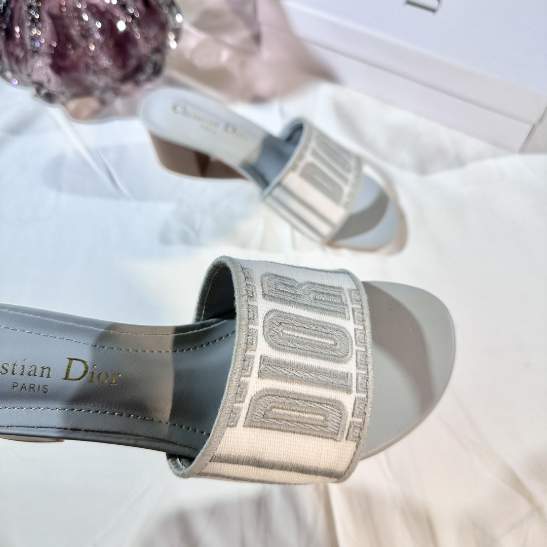 D Style 3D embroidery letters slippers 4.5cm