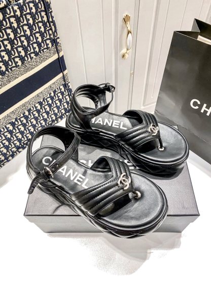 D Style diamond platform flip flops