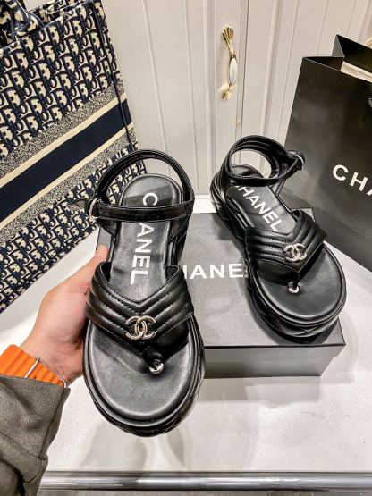 D Style diamond platform flip flops