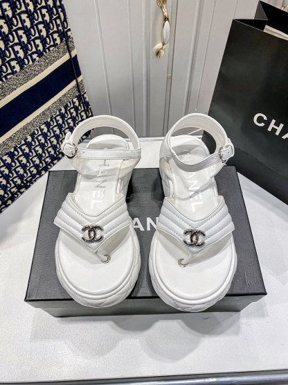 D Style diamond platform flip flops