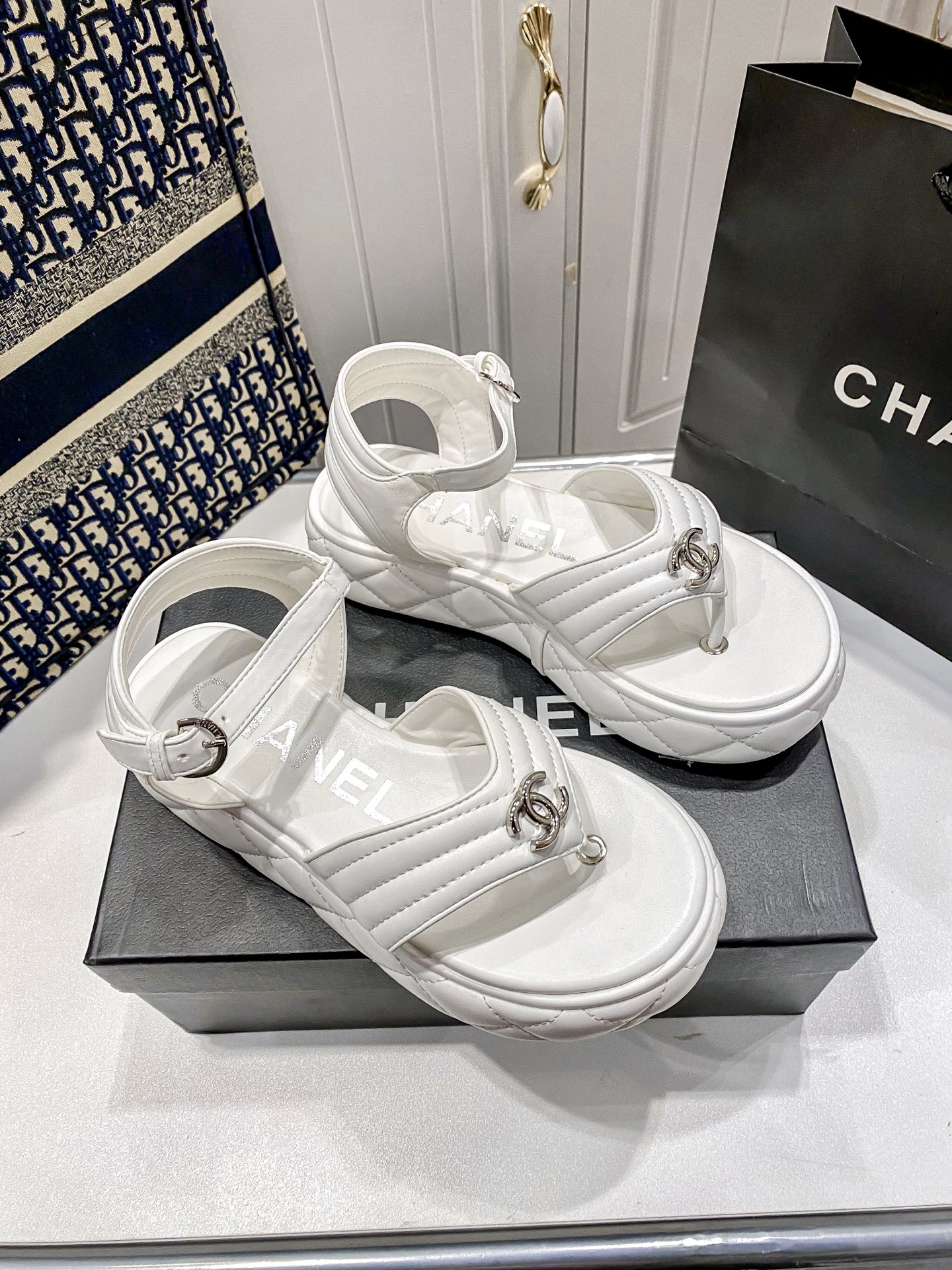 D Style diamond platform flip flops