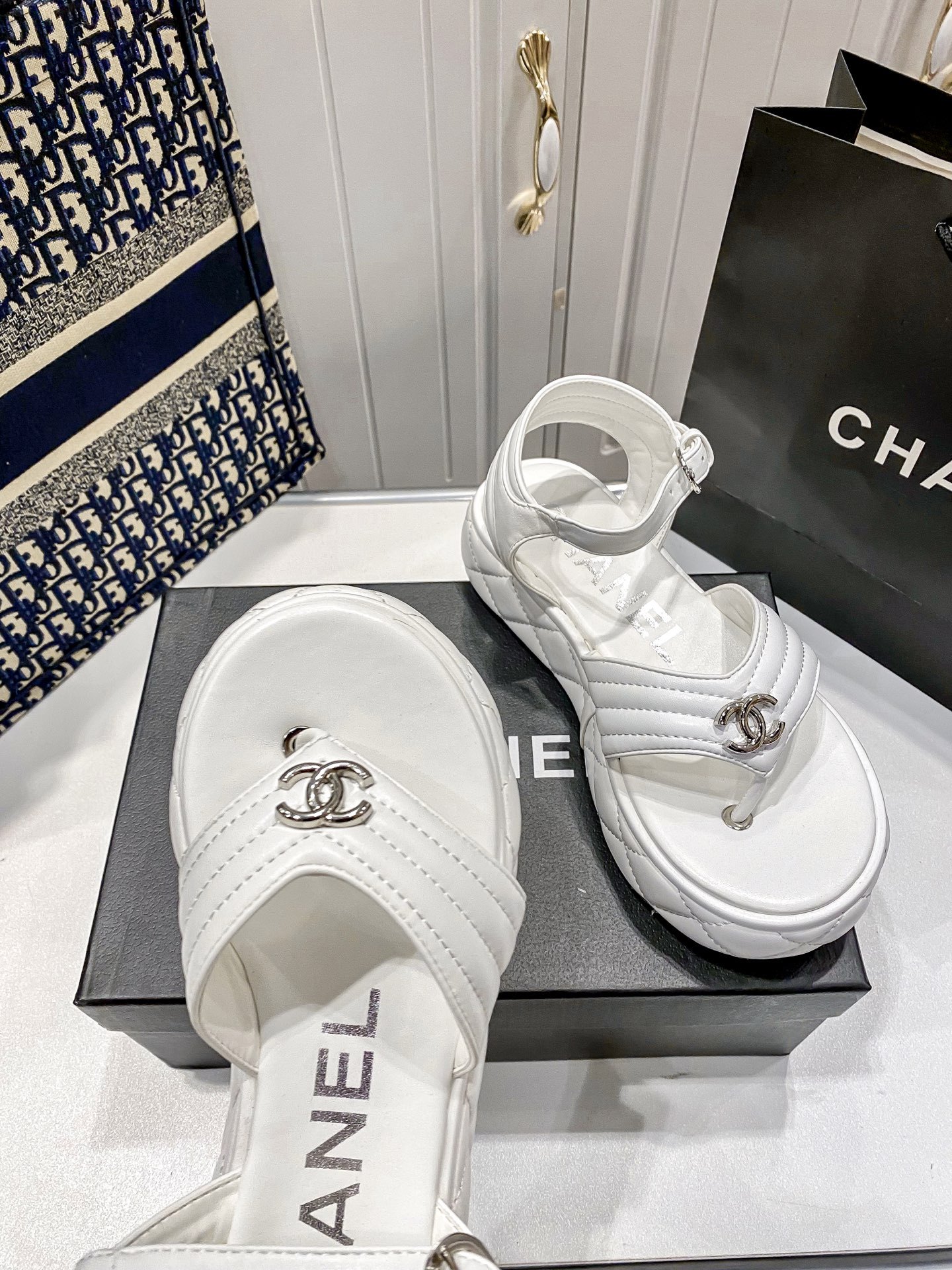 D Style diamond platform flip flops