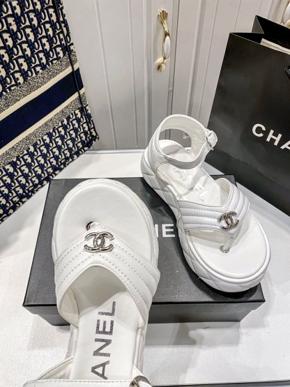 D Style diamond platform flip flops