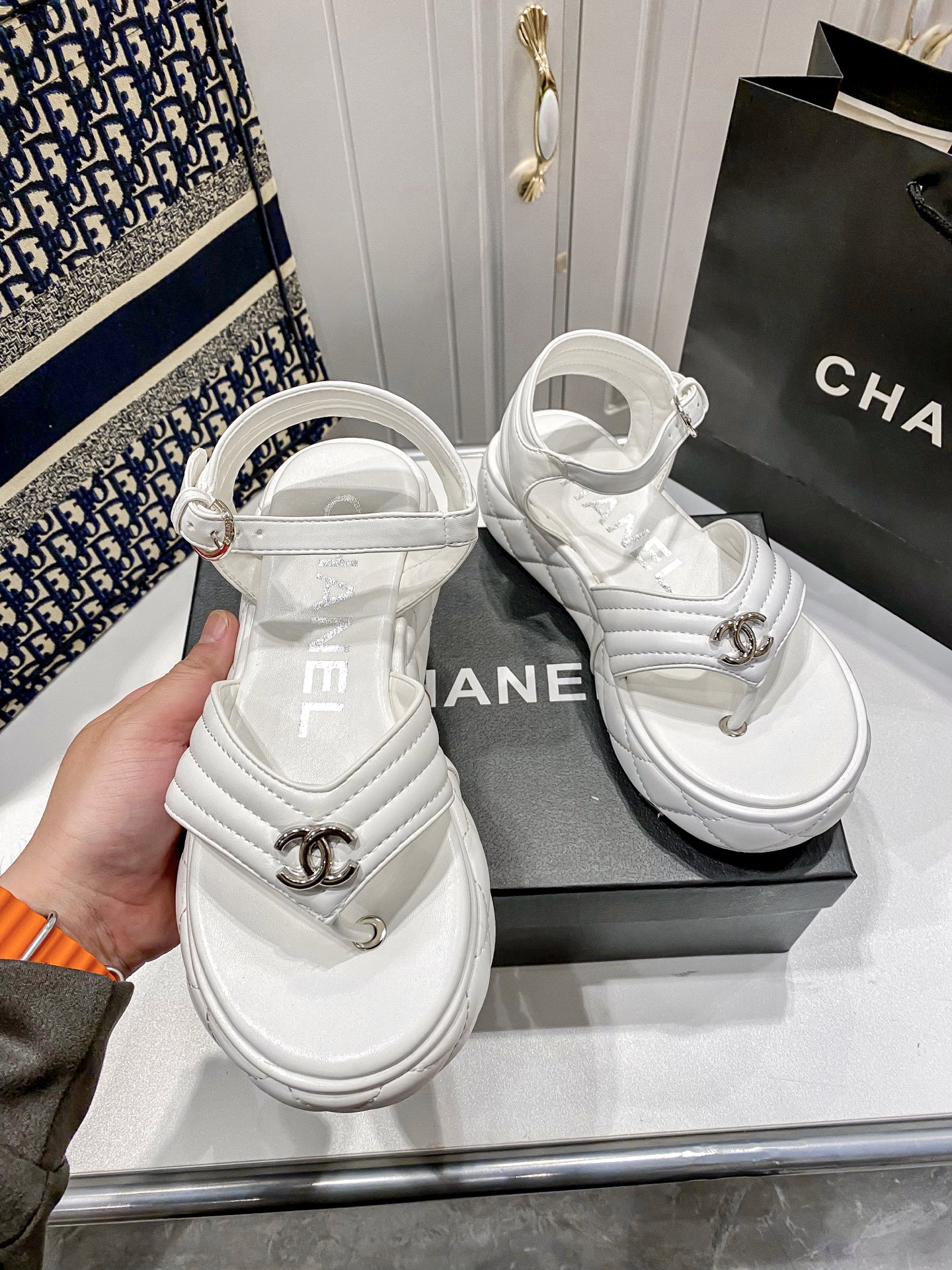 D Style diamond platform flip flops