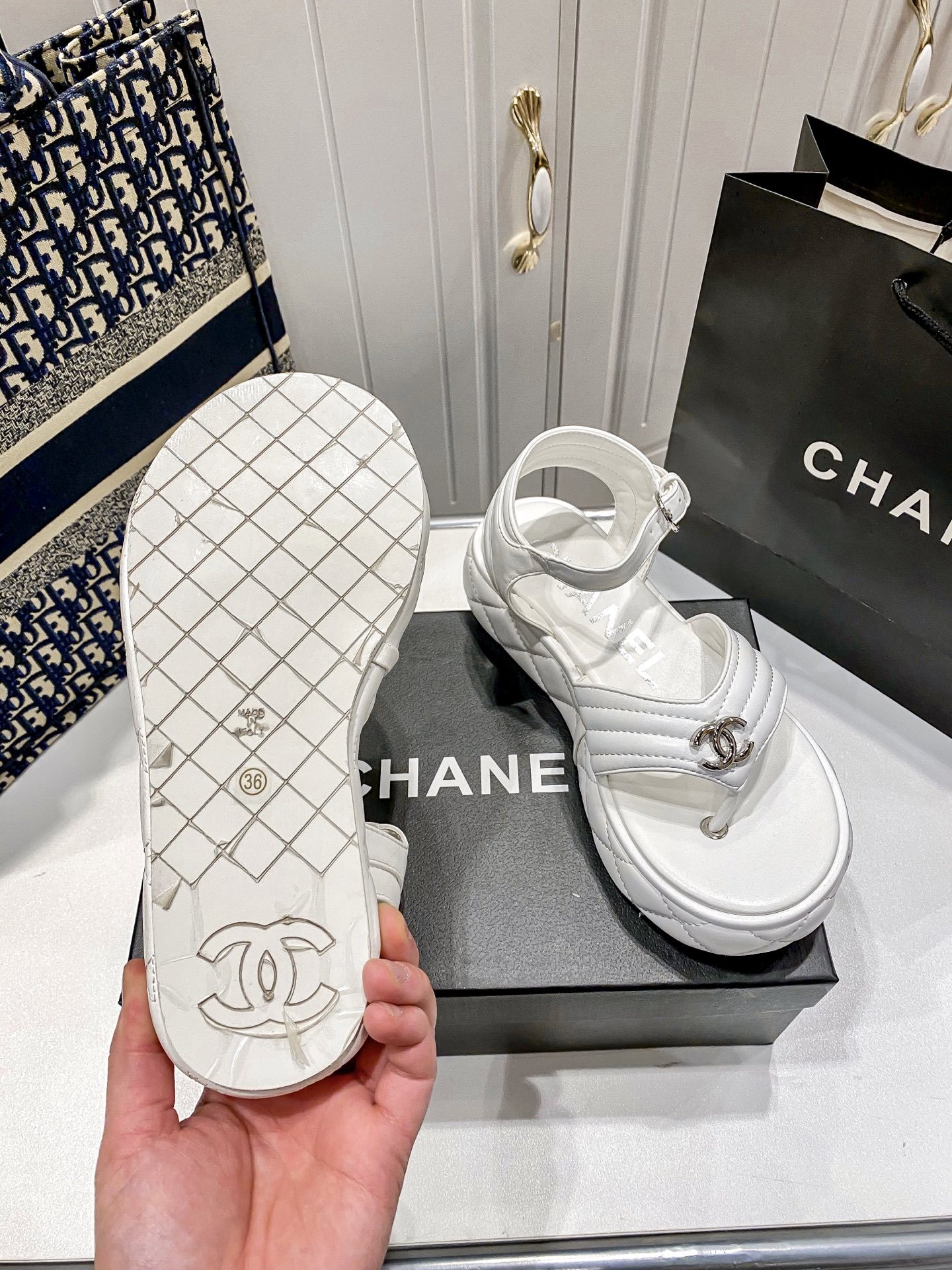 D Style diamond platform flip flops