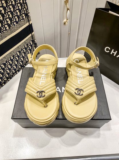 D Style diamond platform flip flops