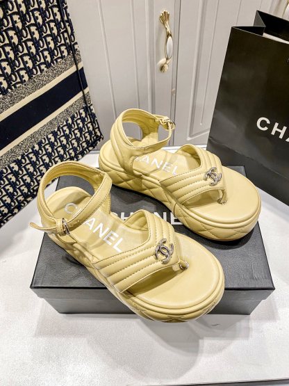 D Style diamond platform flip flops