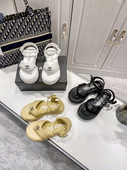 D Style diamond platform flip flops